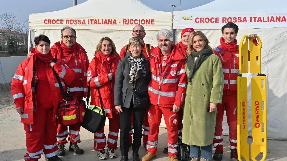 volontari della CRI con la sindaca Angelini