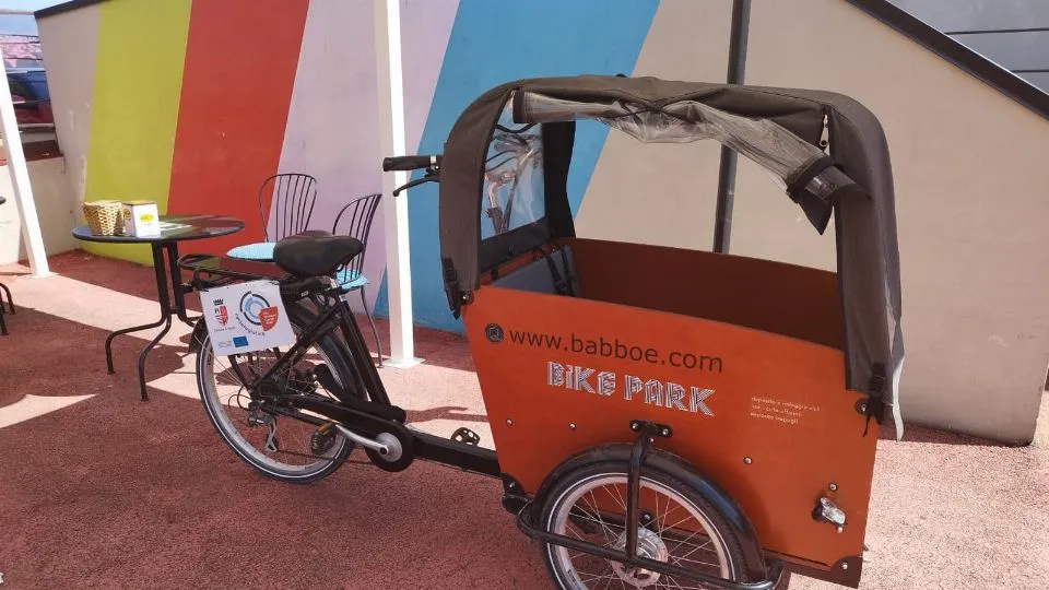 una cargo bike