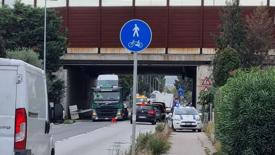 il camion incastrato
