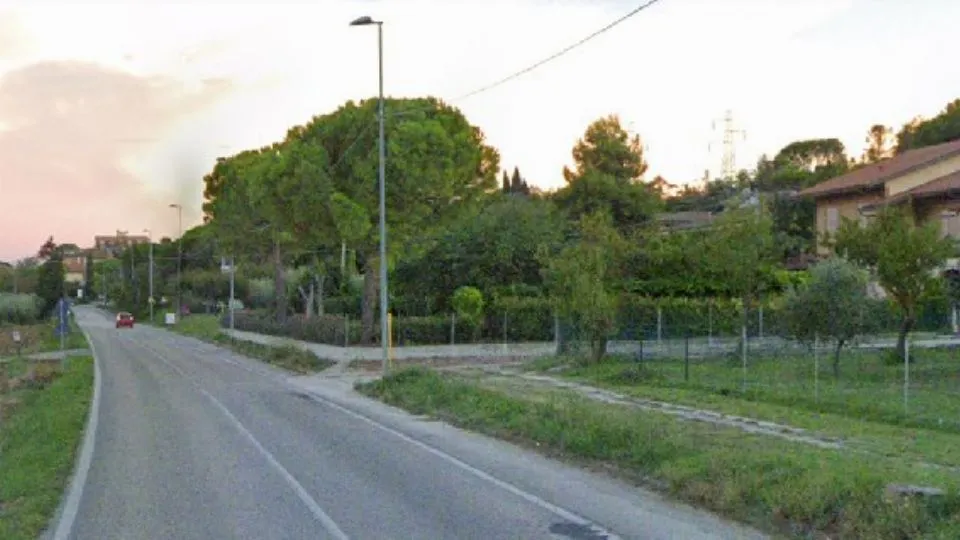 la strada dove è stato trovato in fin di vita il ciclista