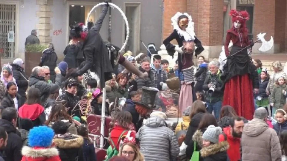 Color Coriandolo chiude il Carnevale in piazza a Rimini

