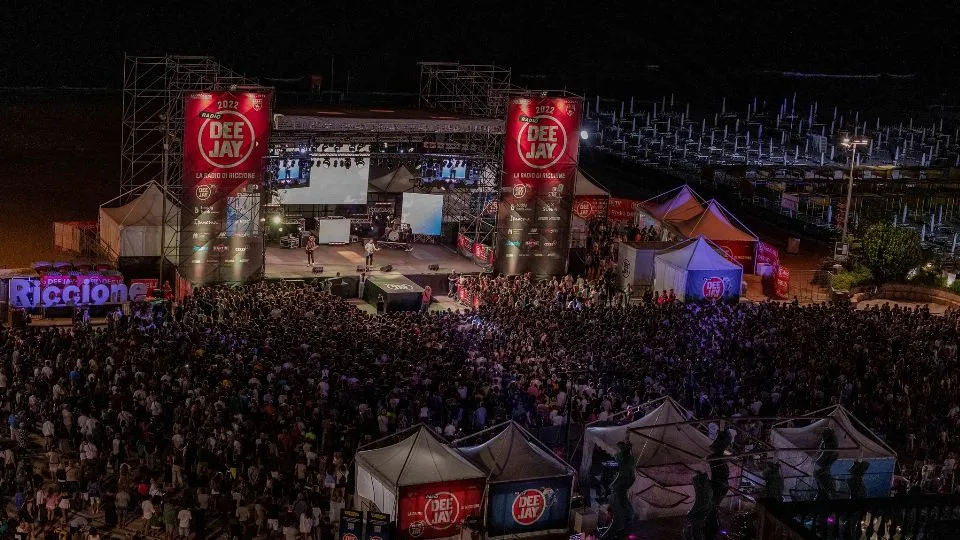 il palco di Deejay on stage a Riccione
