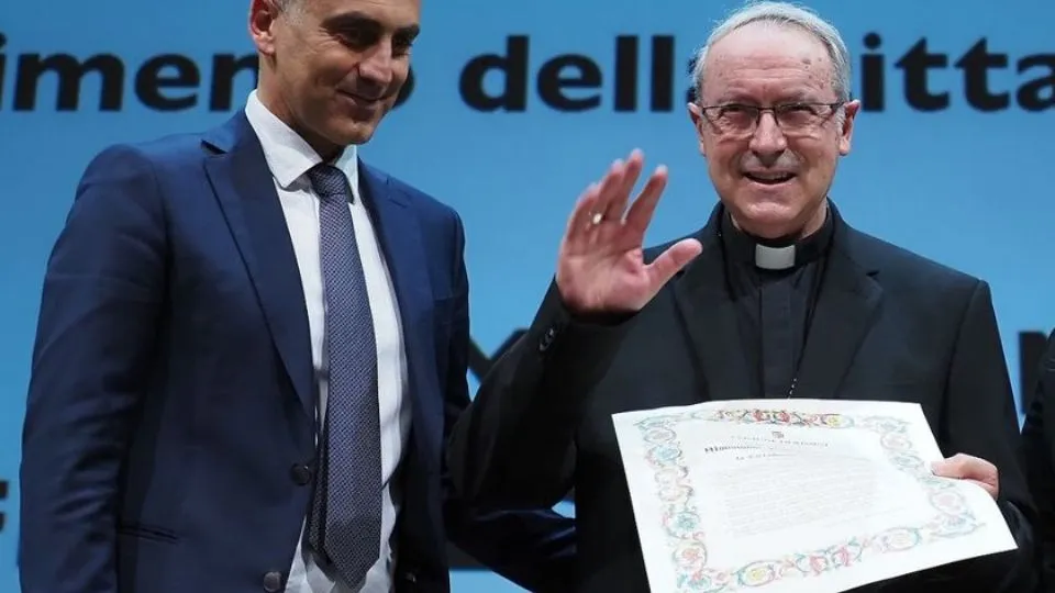 Il sindaco e il Vescovo nel giorno del conferimento della cittadinanza onoraria