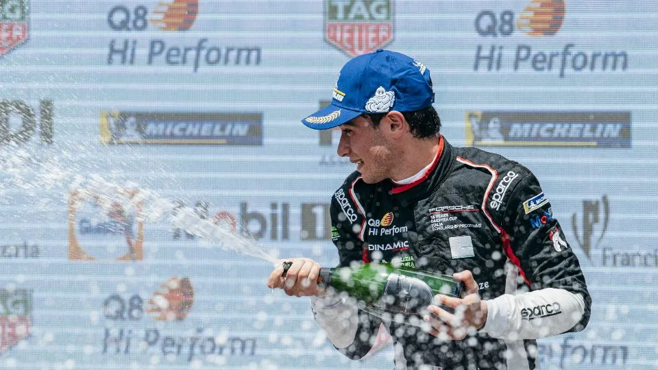 Giorgio Amati festeggia sul podio
