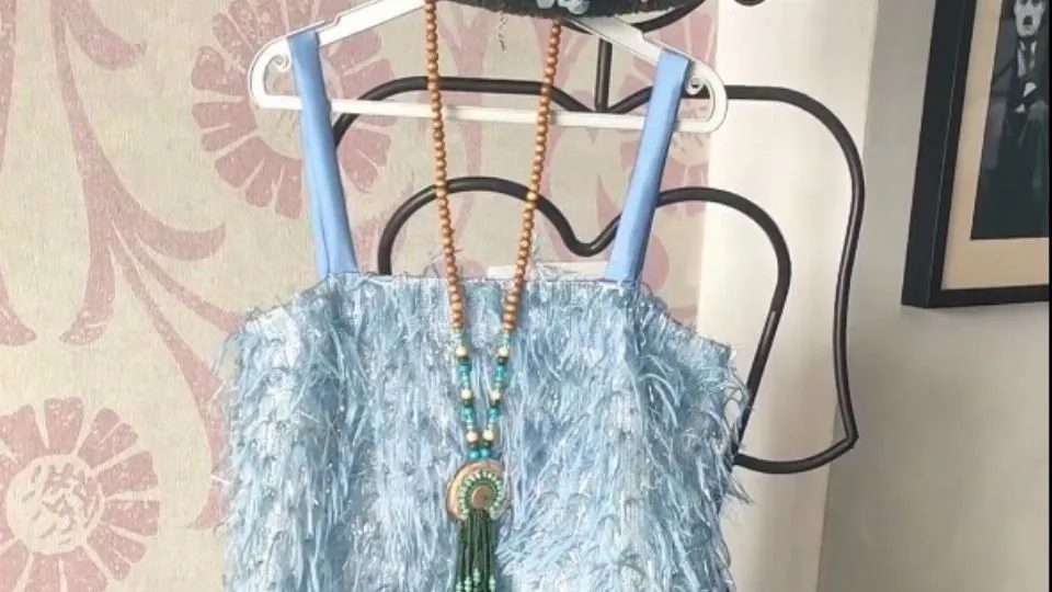 uno dei vestiti all’asta
