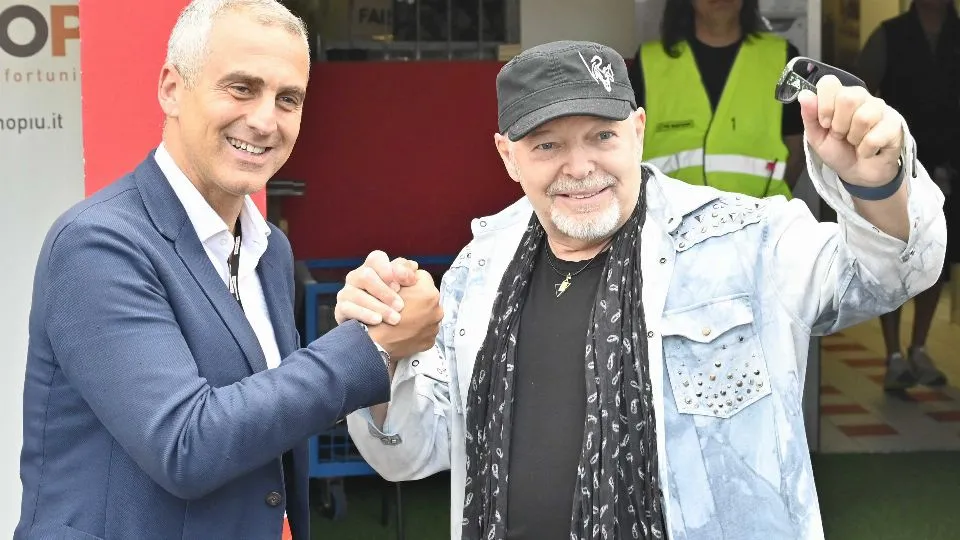 Il sindaco di Rimini, Jamil Sadegholvaad, e Vasco Rossi (@Riccardo Gallini /GRPhoto)