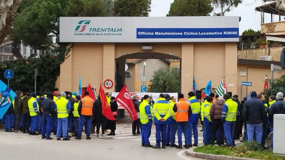la manifestazione davanti alla sede dell’ex OGR