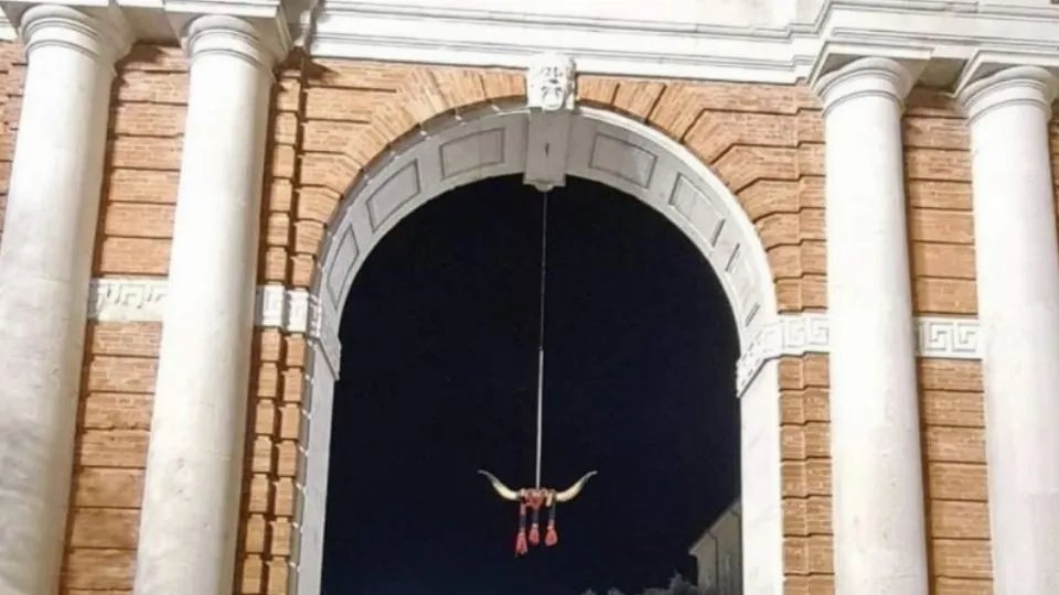 l’arco e le corna