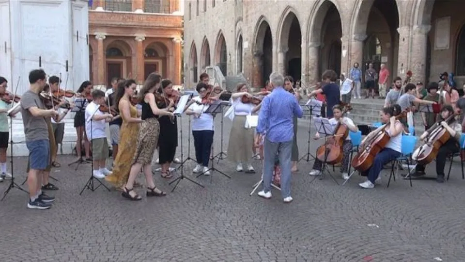 il flash mob in piazza Cavour