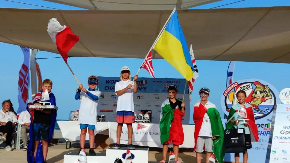 Sviatoslav Yasnolobov sul gradino più alto del podio Under 12