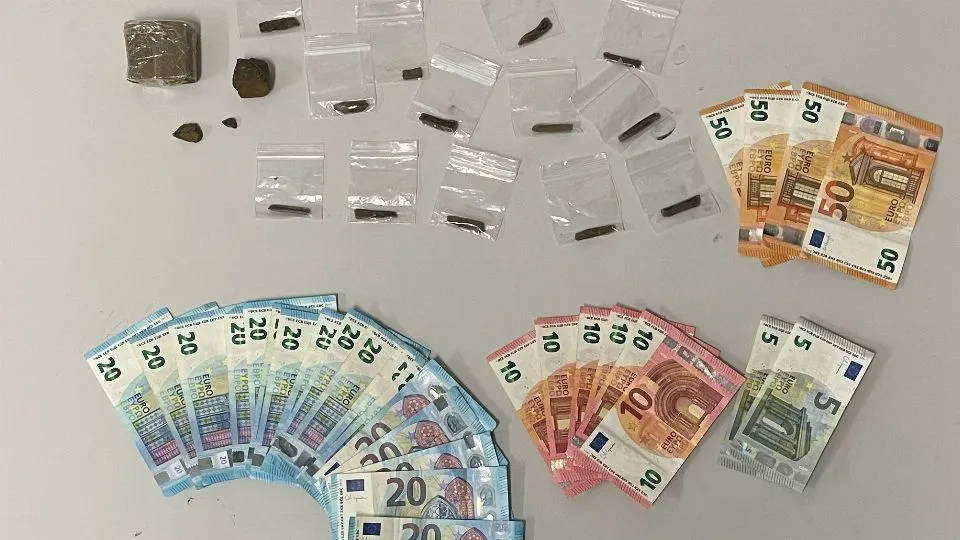 Il sequestro di hashish e soldi