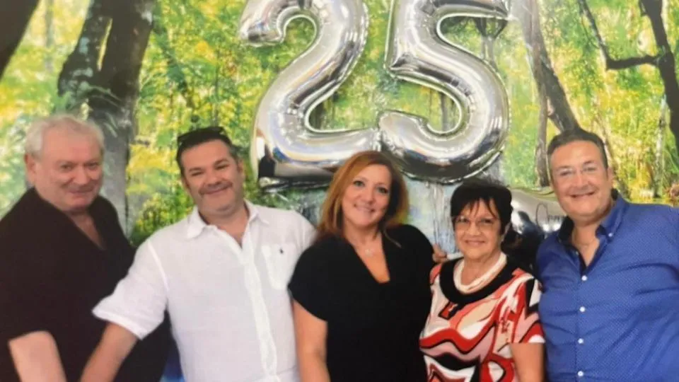 Pierina con i tre figli e l’ex marito
