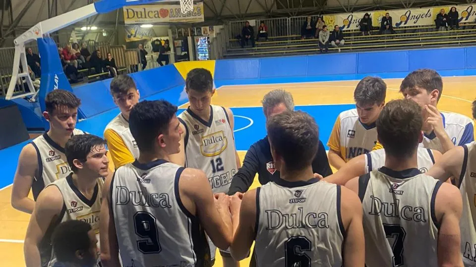 U17