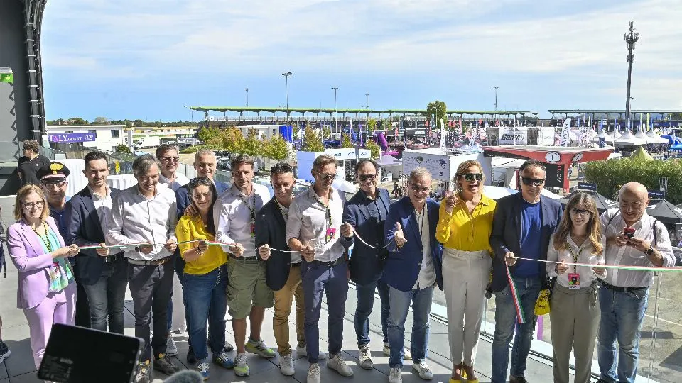 Il taglio del nastro della 6a edizione dell’IBF con gli organizzatori Fabrizio Ravasio, Lucrezia Sacchi e Francesco Ferrario (Foto ©Riccardo Gallini/GRPhoto)
