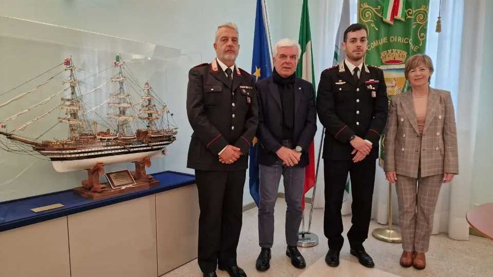 foto di gruppo in Municipio a Riccione

