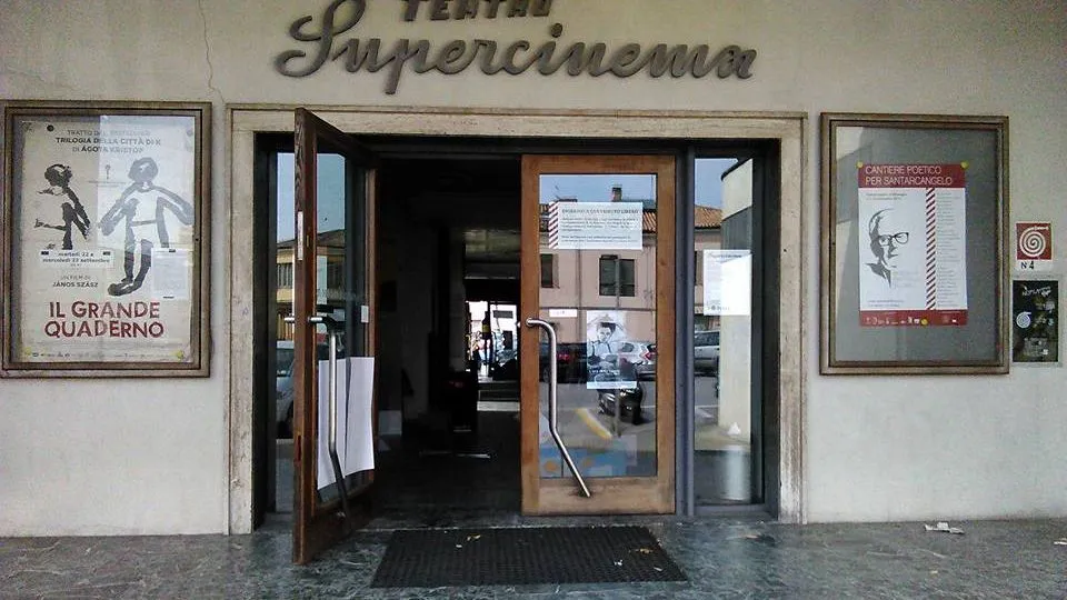 l’ingresso del Supercinema
