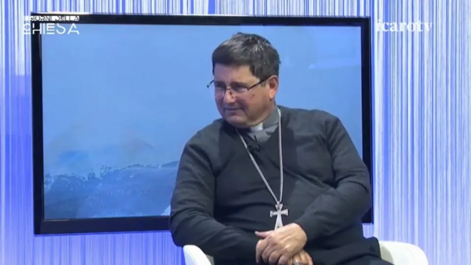 il vescovo Nicolò Anselmi negli studi dei Giorni della Chiesa
