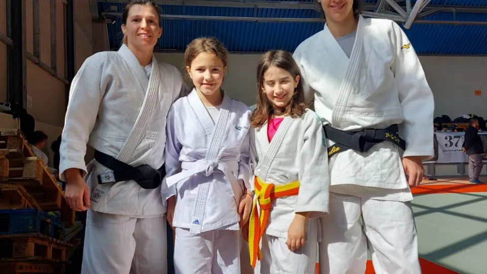 Giulia Matteini e Giulia Longo con la campionessa olimpica Giulia Quintavalle e Valentina Moscat