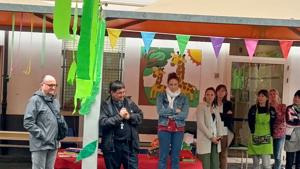 foto di gruppo alla festa
