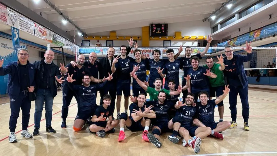 La PromoPharma festeggia dopo la vittoria
