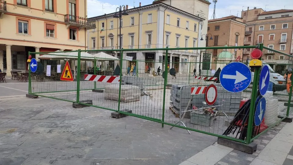 i lavori in piazza Tre Martiri a Rimini