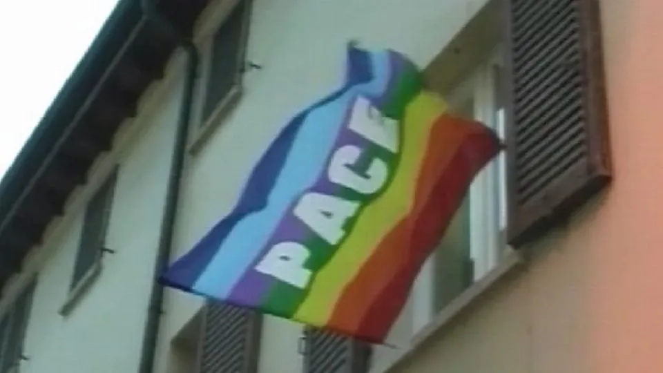 una bandiera a Rimini nel 2003 (Newsrimini)