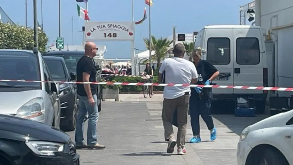 il magistrato Ercolani e la Scientifica durante il sopralluogo