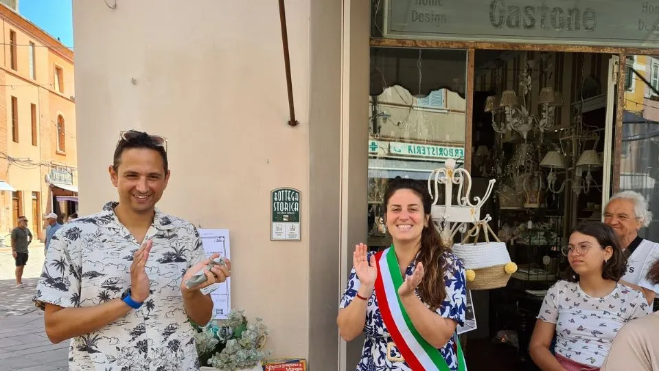 la consegna del riconoscimento