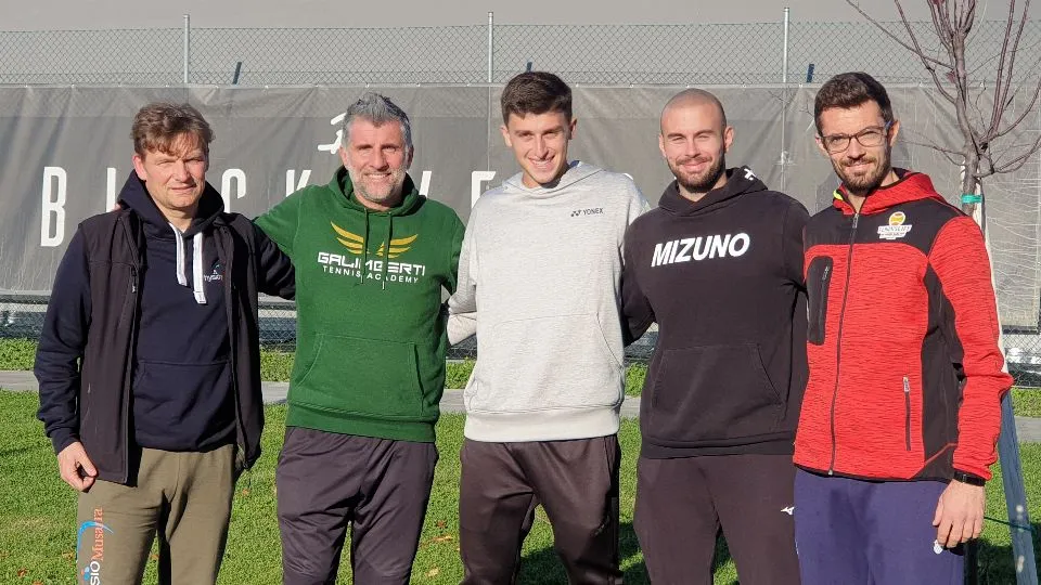 Luca Nardi, Giorgio Galimberti e lo staff alla Galimberti Tennis Academy
