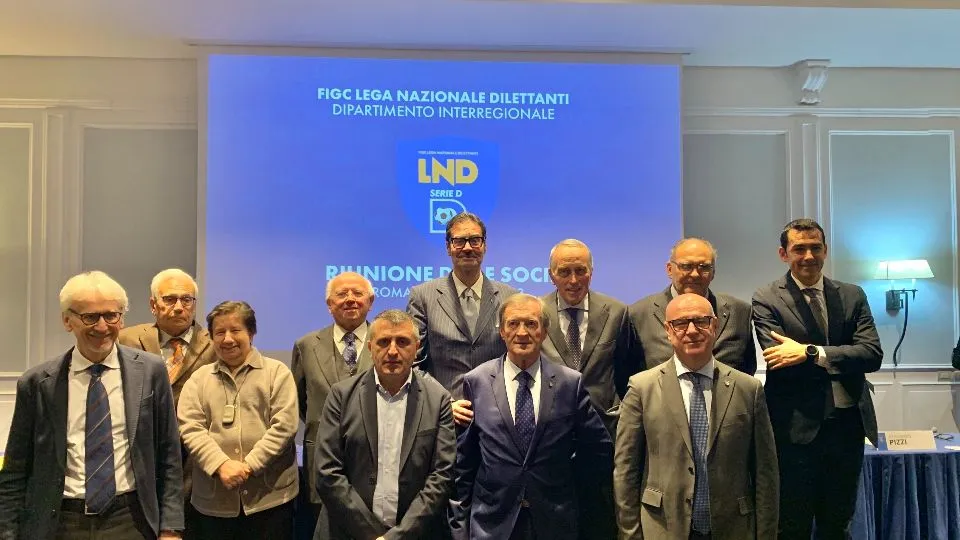 Il Presidente della LND Giancarlo Abete con il Consiglio del Dipartimento Interregionale coordinato da Luigi Barbiero ed il Responsabile della CAN D Alessandro Pizzi