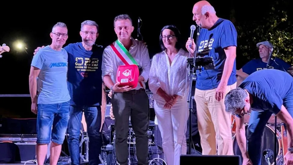 la festa per inaugurare il nuovo defibrillatore