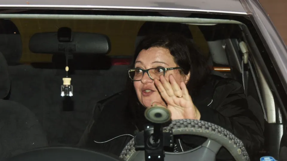 Valeria mentre rientra a casa (foto Migliorini)
