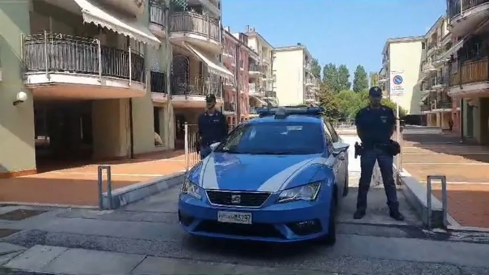 la volante davanti alla rampa che scende ai garage @migliorini
