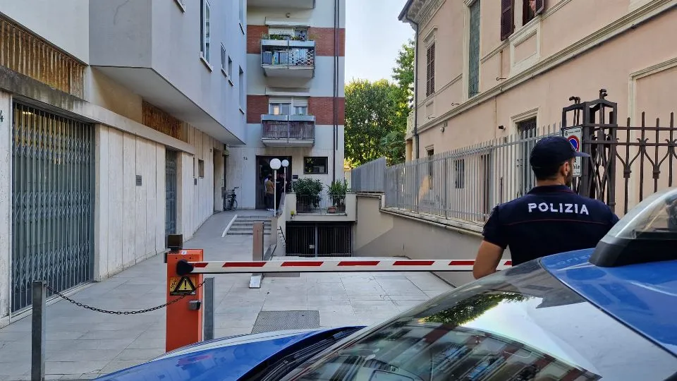 la polizia in via Gambalunga