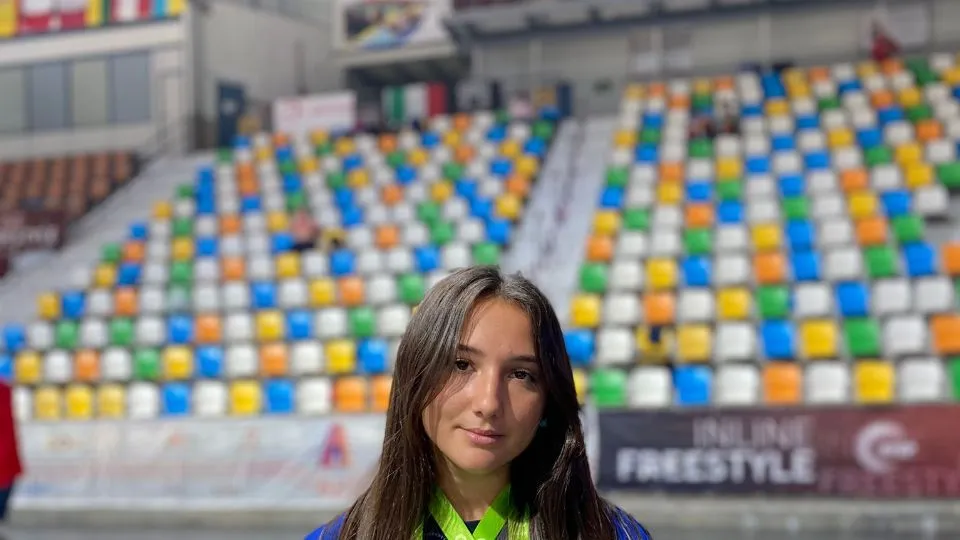 Elena Bertozzi con le due medaglie d’argento conquistate