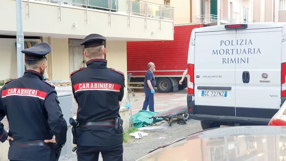 I carabinieri in via Cariddi (foto Migliorini)
