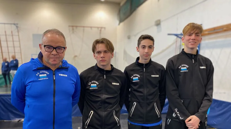 Team D1 Juvenes: coach Claudio Stefanelli, Luca Rinaldini, Pietro Bologna, Sean Berardinelli