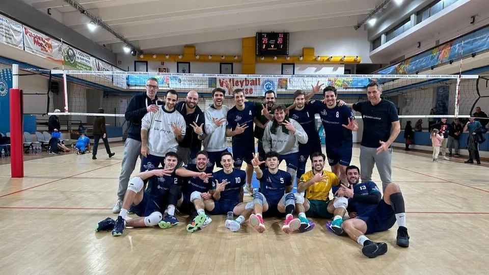 La PromoPharma festeggia dopo la vittoria con Macerata