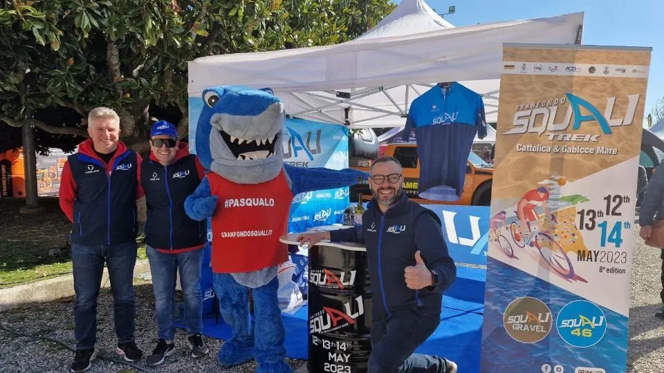 Filippo Magnani, coordinatore organizzativo presso stand Gran Fondo Squali Trek a Siena
