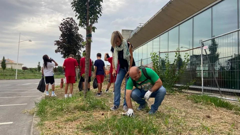 Assessore, prof e studenti a caccia di rifiuti
