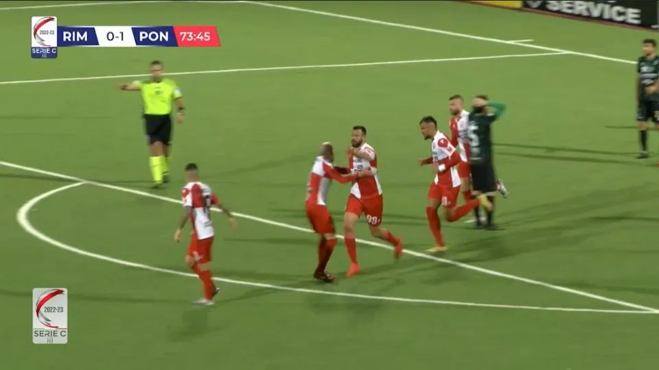 Michele Vano festeggia il gol dell’1-1
