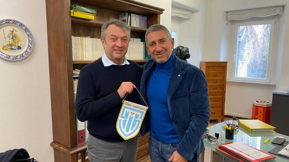 Il Presidente FSGC, Marco Tura, ed il Preside della Scuola Secondaria Superiore, Giacomo Esposito (copyright ©FSGC)