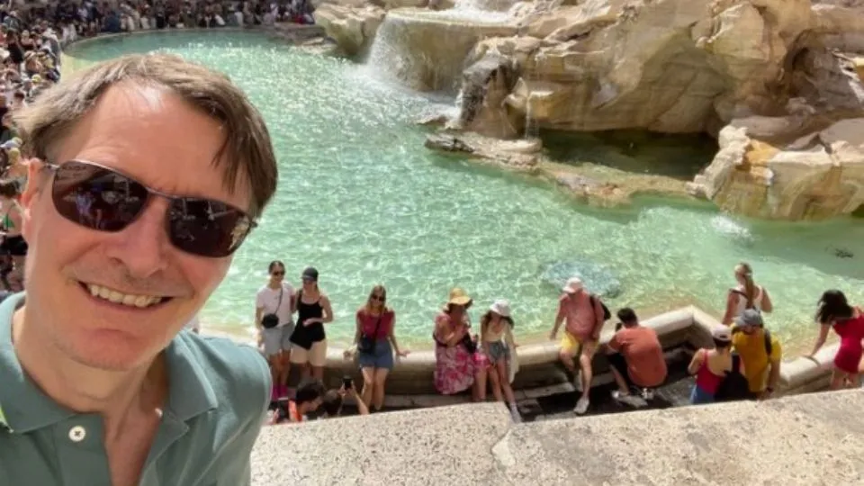 il ministro alla fontana di Trevi