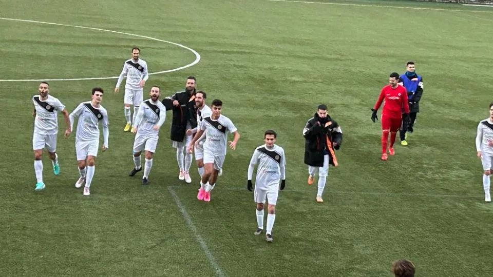 L’esultanza della Sampierana a fine partita