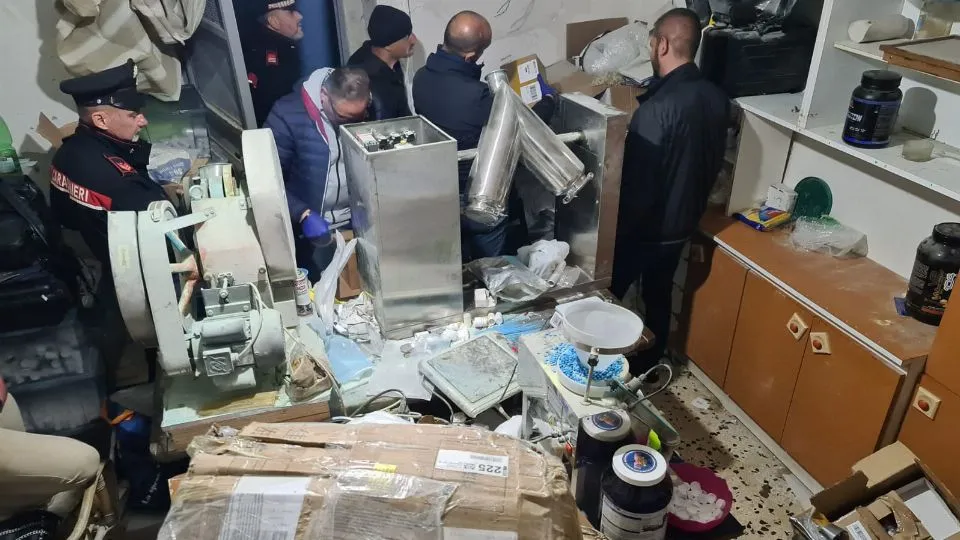 il laboratorio sequestrato