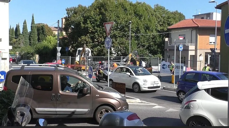 il traffico alla rotondina Da Biagio