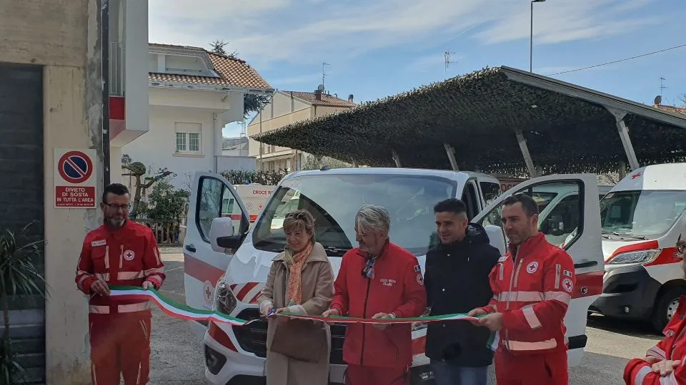 l’inaugurazione di ambulanza e pulmino