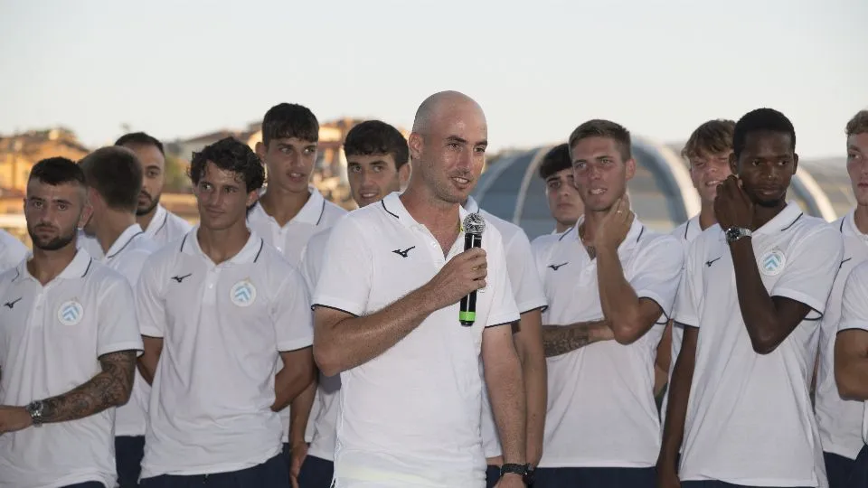 Stefano Cassani durante la presentazione