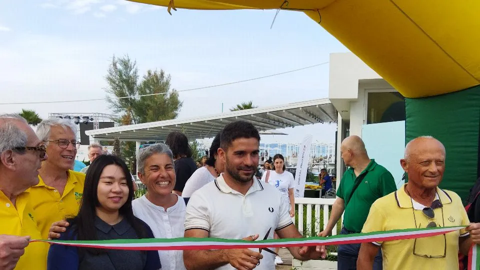Il taglio del nastro con l’assessore Simone Imola