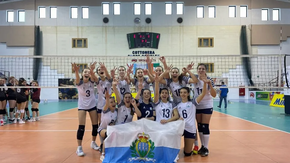 La Nazionale femminile sammarinese Under 18 dopo la vittoria contro l’Irlanda del Nord